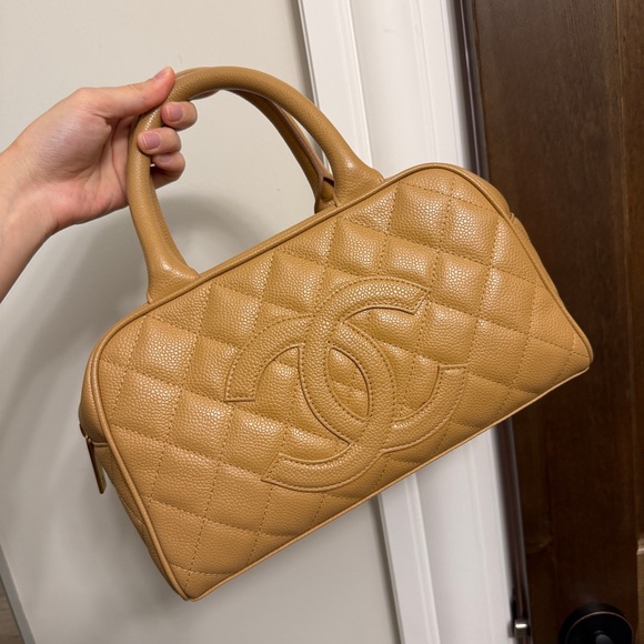 Chanel vintage beige caviar leather CC Quilted Leather Boston handle Handbag - Picture 1 of 8